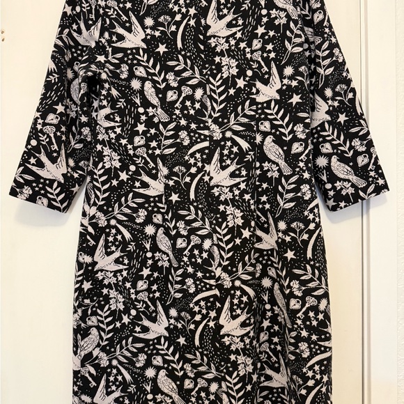 Boden Black and White Nature Print Jackard Long Sleeve Dress with cute bird prin - Picture 3 of 10